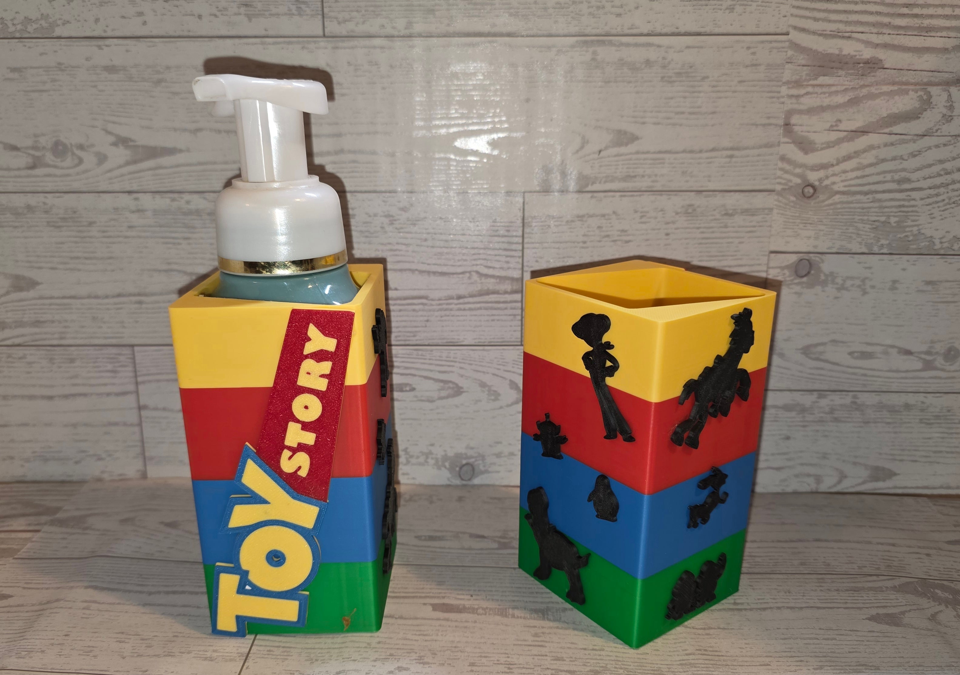 Foaming soap holder